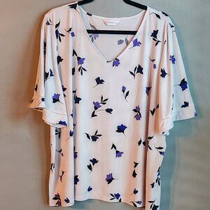3X Blue and White Floral Blouse Short Sleeve